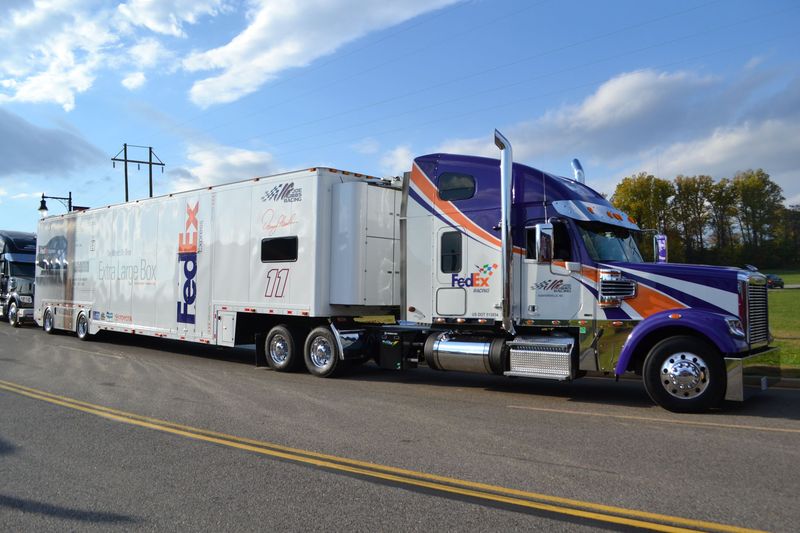 trucks nascar3..jpg