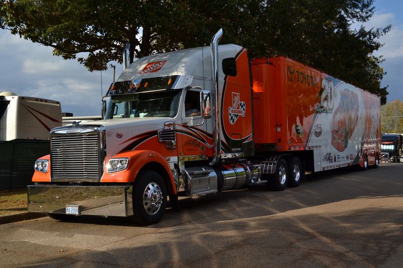 trucks nascar.2.jpg