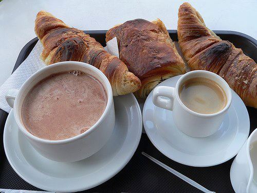 café croissant.jpg