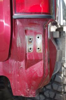 Attention le traitement anticorrosion doit être fait après assemblage. J'avais de la corrosion entre les toles. Donc traitement et peinture c'est pour ca que mes bas d'aile sont noire.