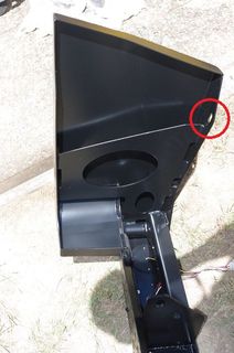 Trou permettant le montage de retours sur le chassis